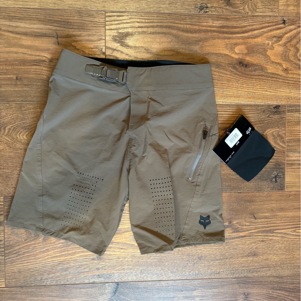 NWT Fox Flexair MTB mountain bike shorts size 24 youth
